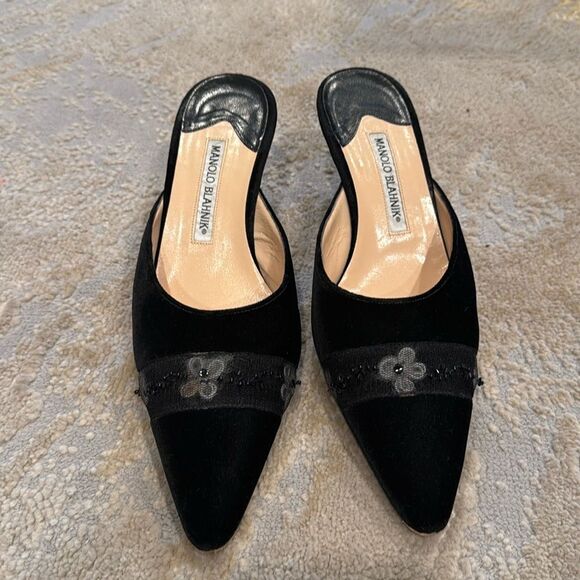 Manolo Blahnik Sz 38 Black Velvet Beaded Mesh Mule Kitten Heels GUC